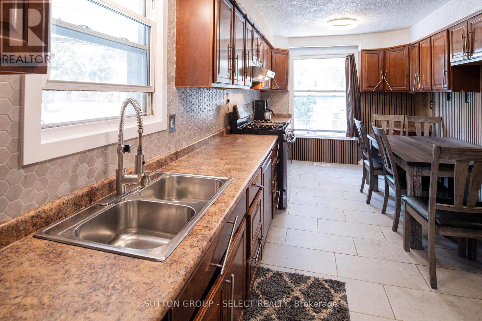 1192 Jalna Boulevard, London South, Ontario  N6E 2A9 - Photo 4 - X12364822