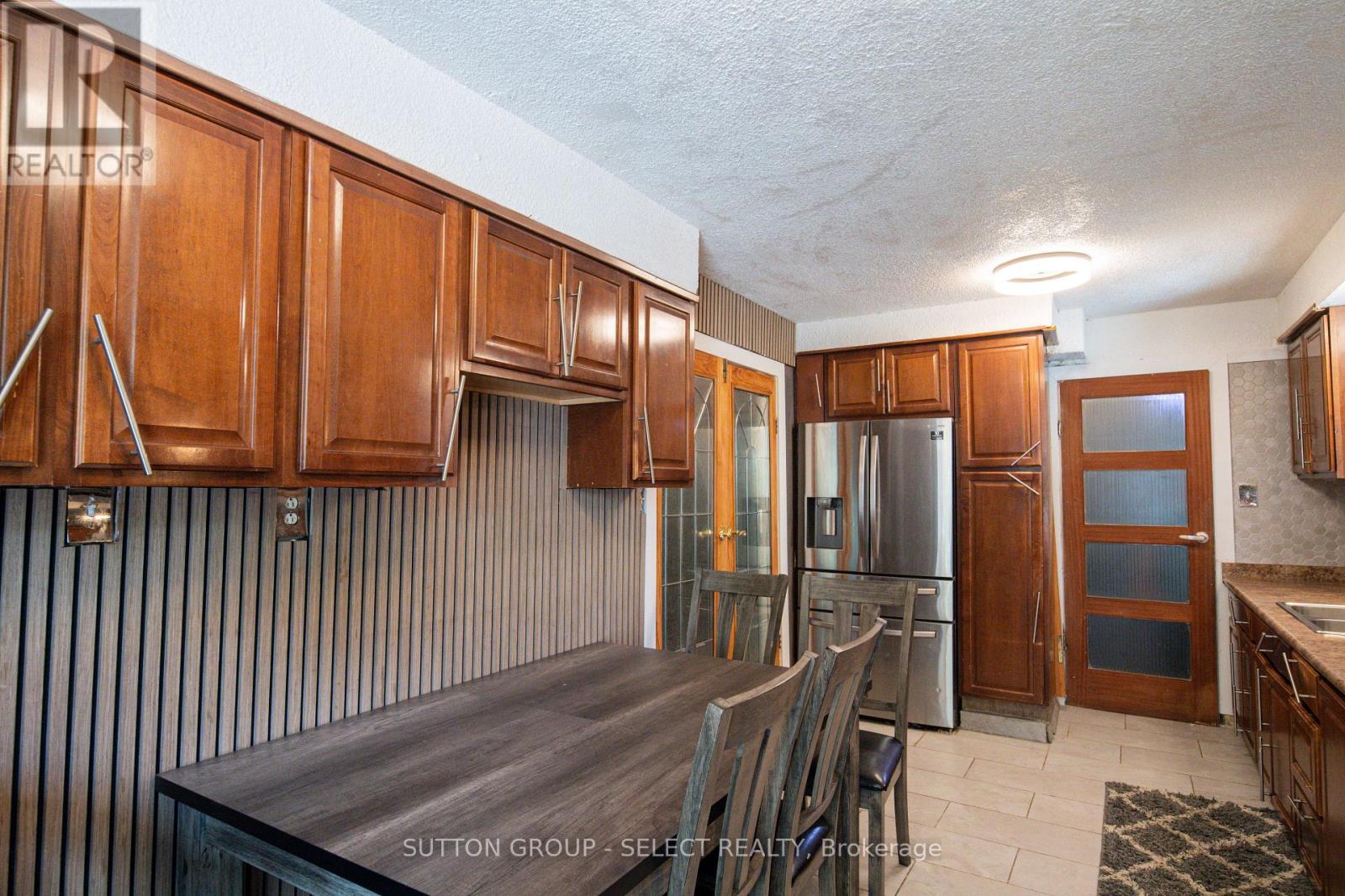 1192 Jalna Boulevard, London South, Ontario  N6E 2A9 - Photo 5 - X12364822