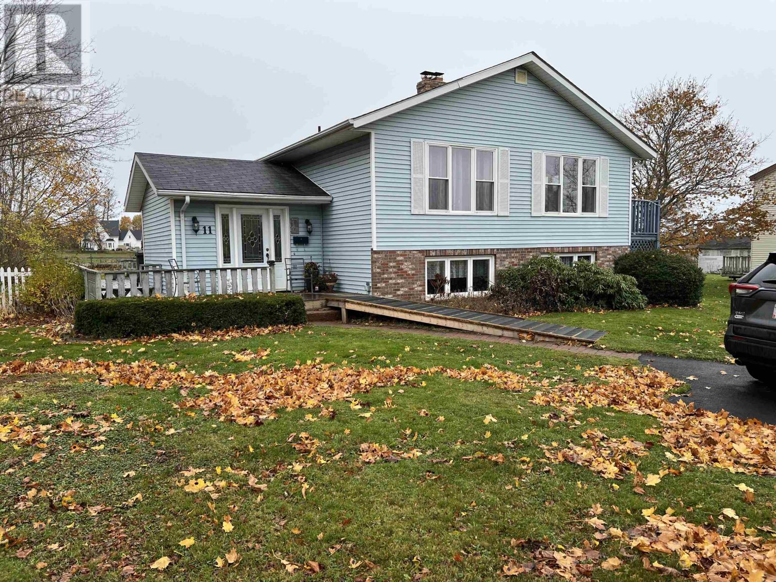 11 Wilfred Drive, Cornwall, Prince Edward Island  C0A 1H8 - Photo 1 - 202527862