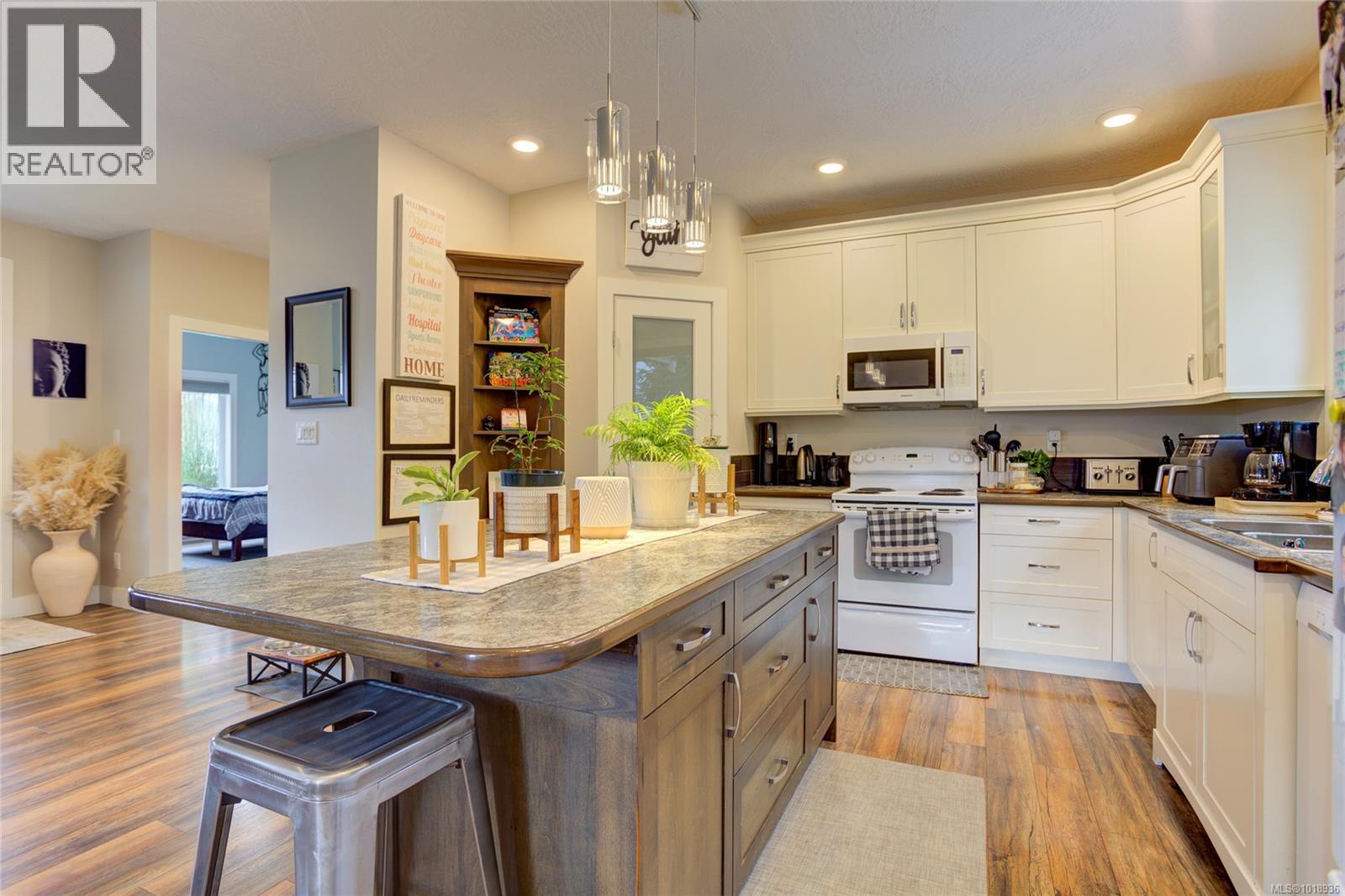 501 Mountain View Dr, Lake Cowichan, British Columbia V0R 2G1 - Photo 15 - 1018936