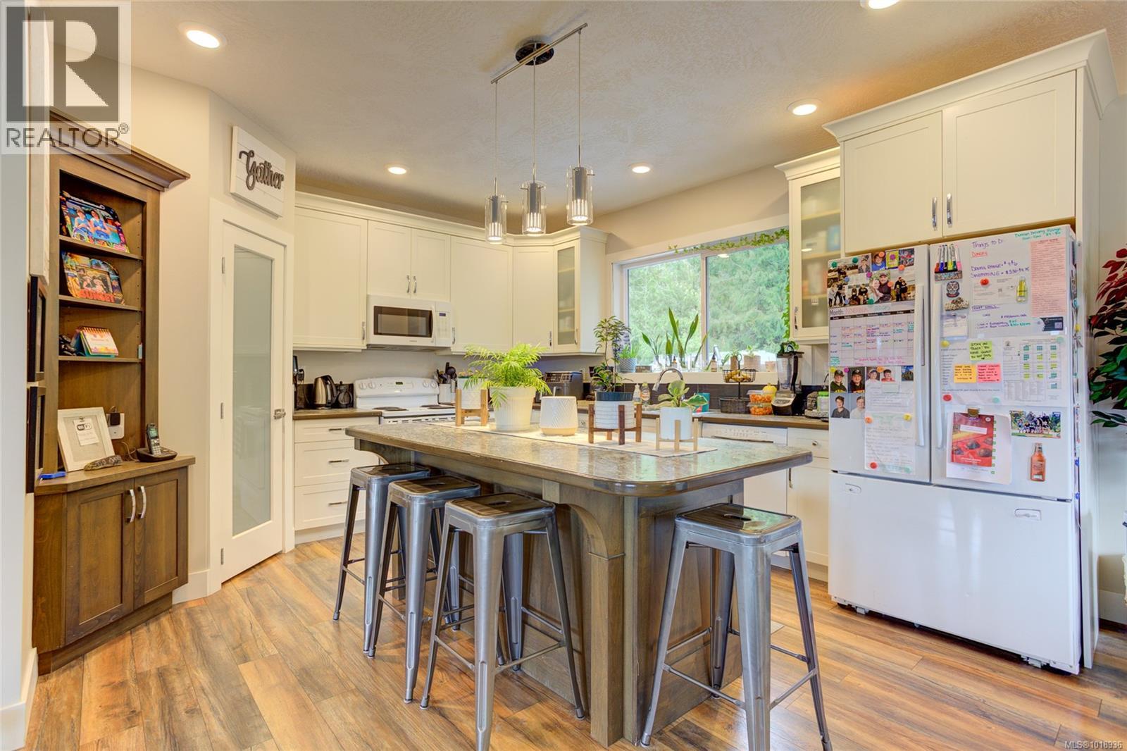 501 Mountain View Dr, Lake Cowichan, British Columbia V0R 2G1 - Photo 16 - 1018936