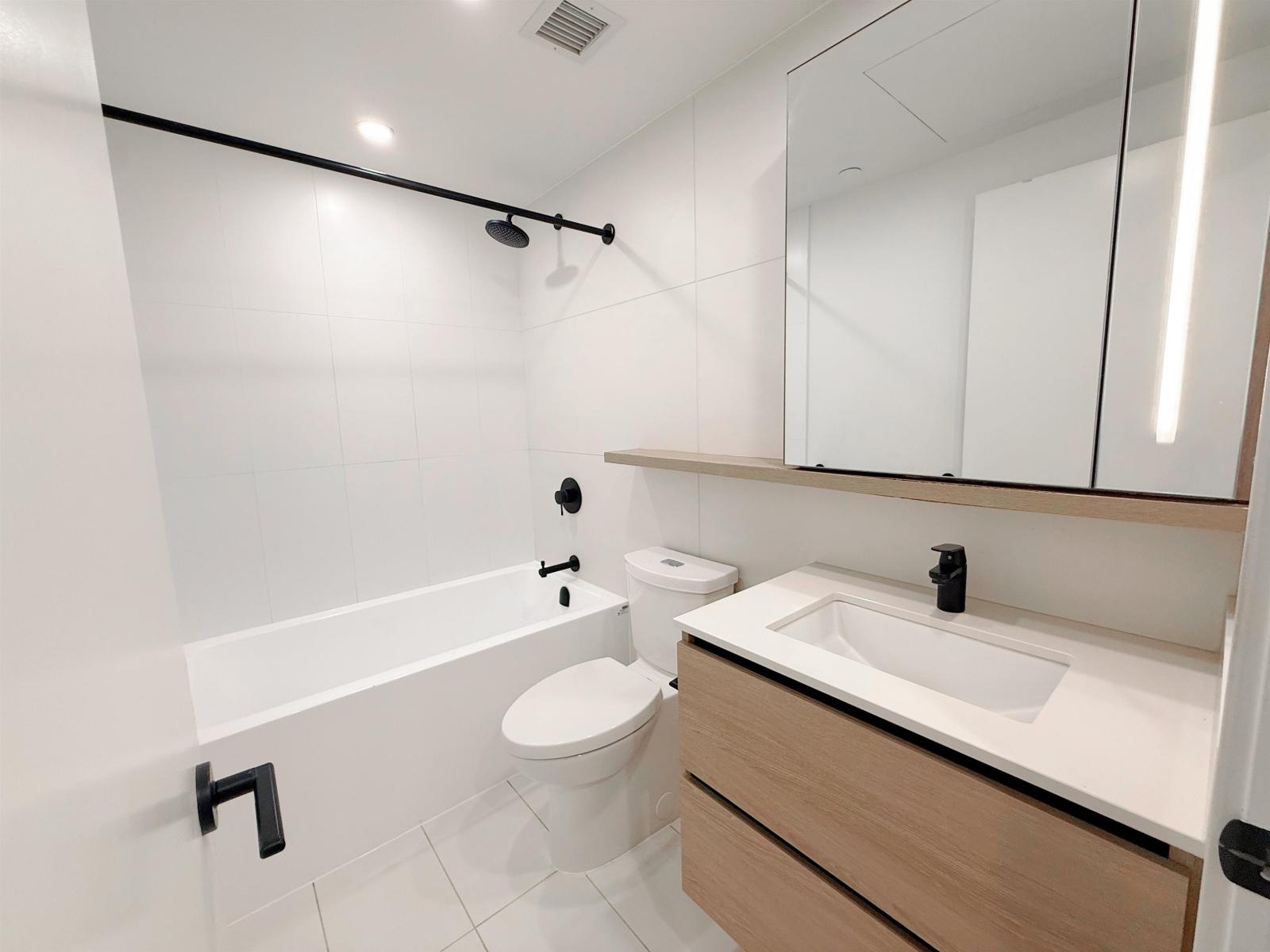 2001 10448 University Drive, Surrey, British Columbia  V3T 0S7 - Photo 12 - R3067144