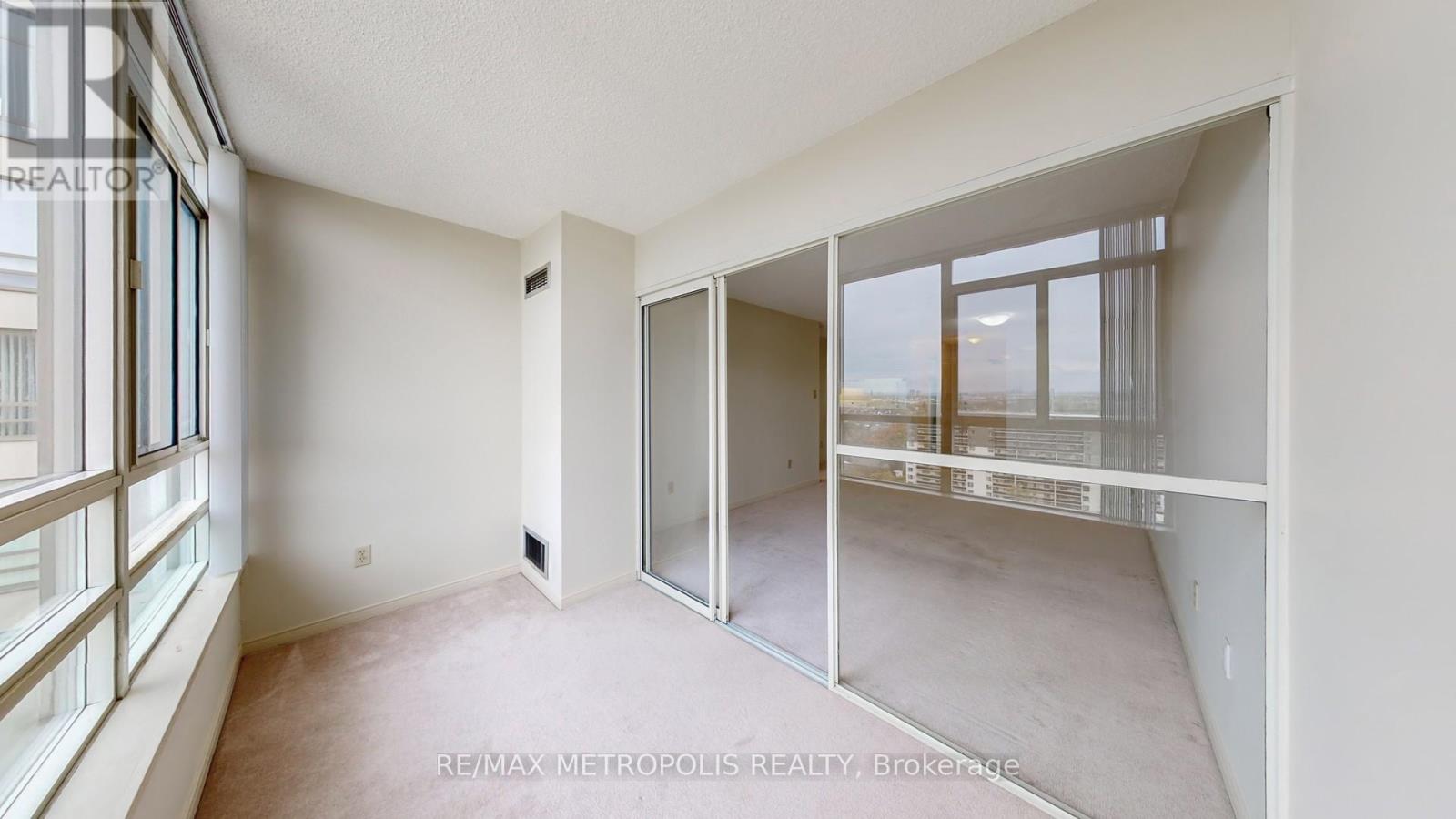 1709 - 75 KING STREET E, Mississauga, Ontario