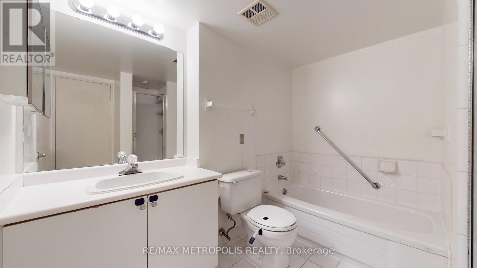 1709 - 75 King Street E, Mississauga, Ontario L5A 4G5 - Photo 24 - W12453039