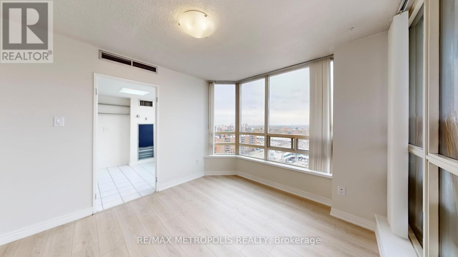 1512 - 75 King Street E, Mississauga, Ontario L5A 4G5 - Photo 13 - W12453048