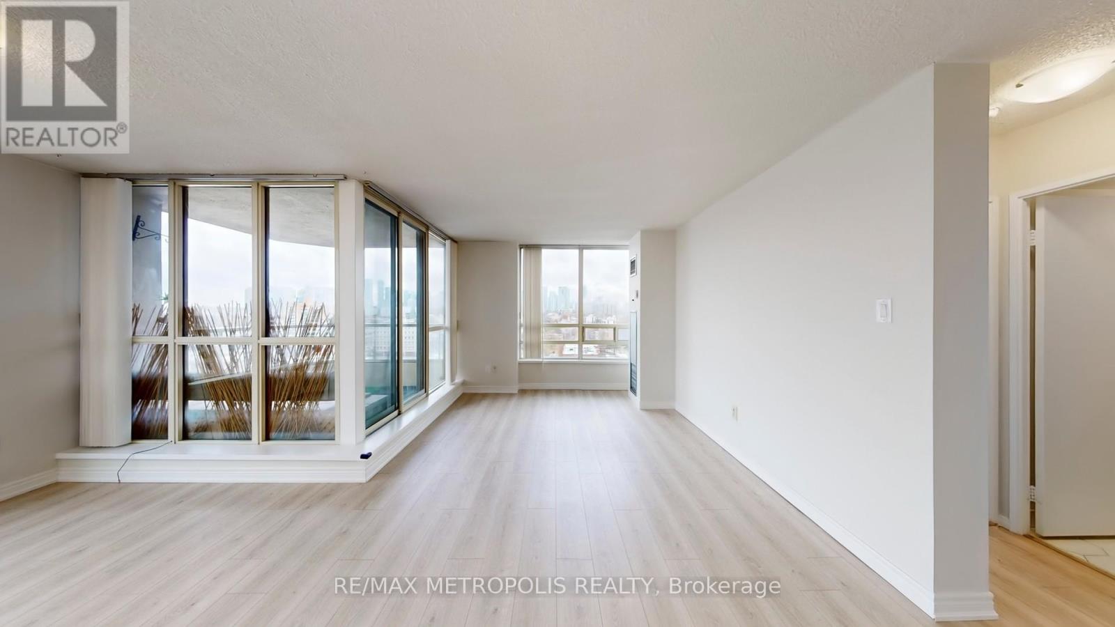 1512 - 75 King Street E, Mississauga, Ontario L5A 4G5 - Photo 7 - W12453048