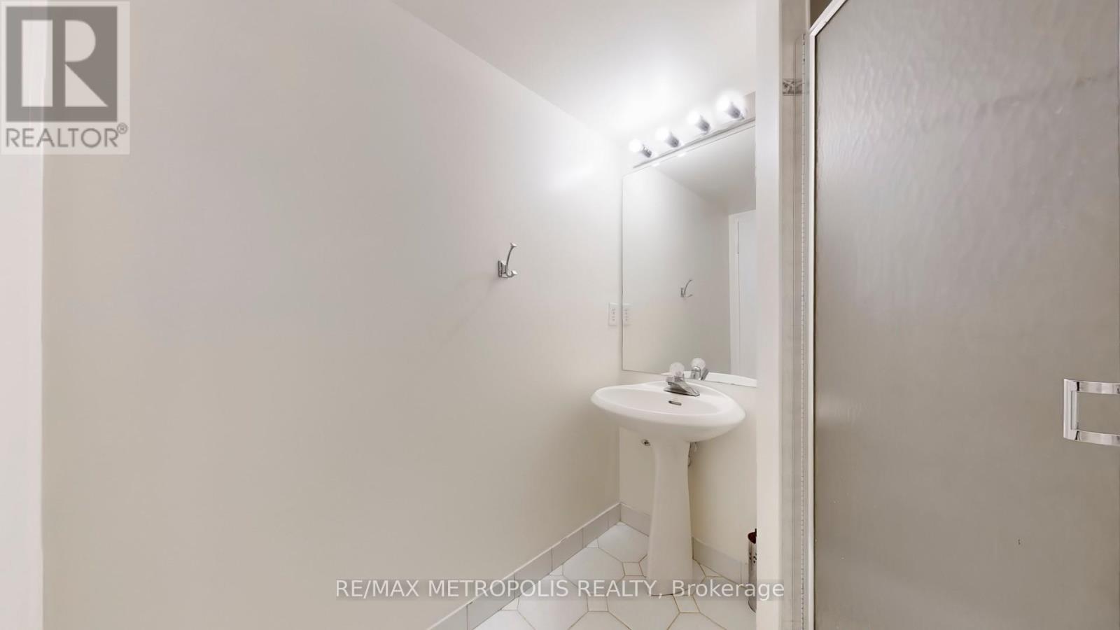 1512 - 75 King Street E, Mississauga, Ontario L5A 4G5 - Photo 24 - W12453048