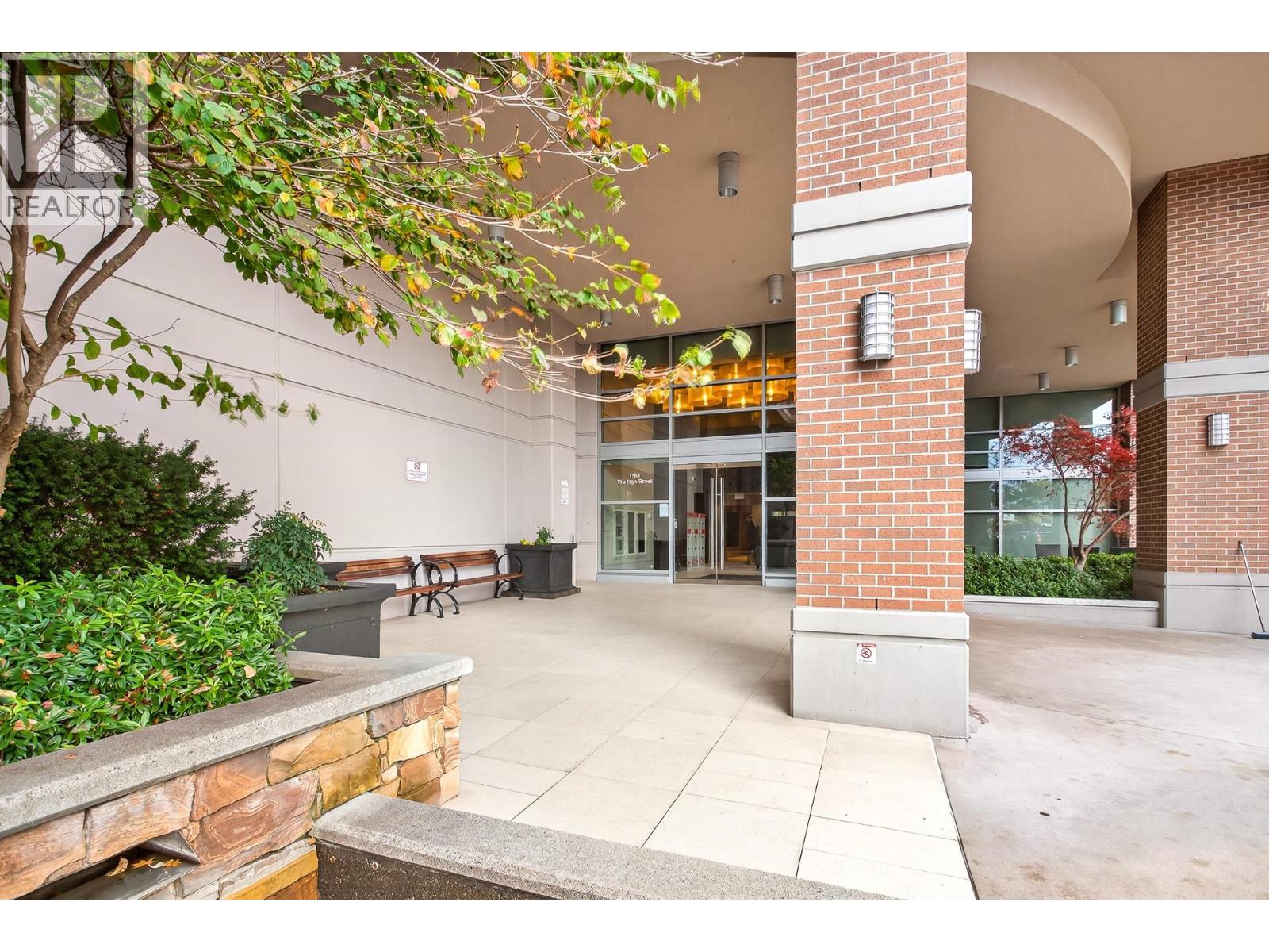 2003 1155 The High Street, Coquitlam, British Columbia  V3B 7W4 - Photo 3 - R3066753