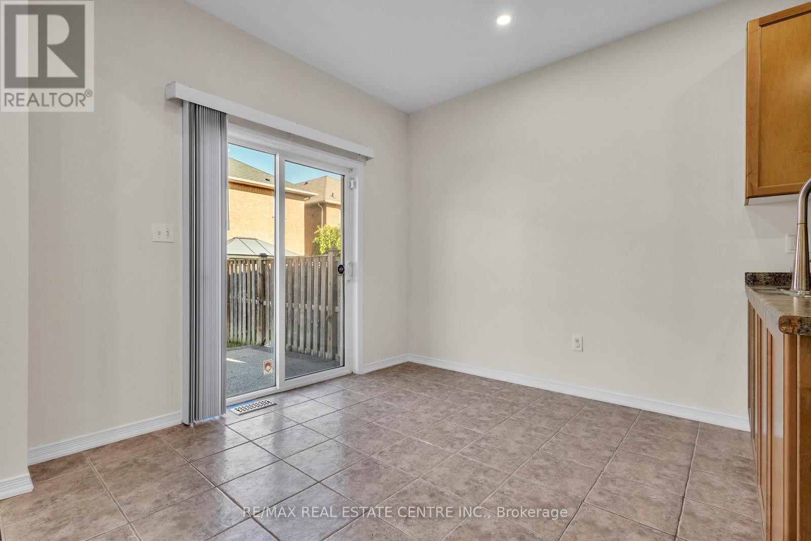 86 Glendarling Crescent, Hamilton, Ontario L8E 0B1 - Photo 9 - X12476975