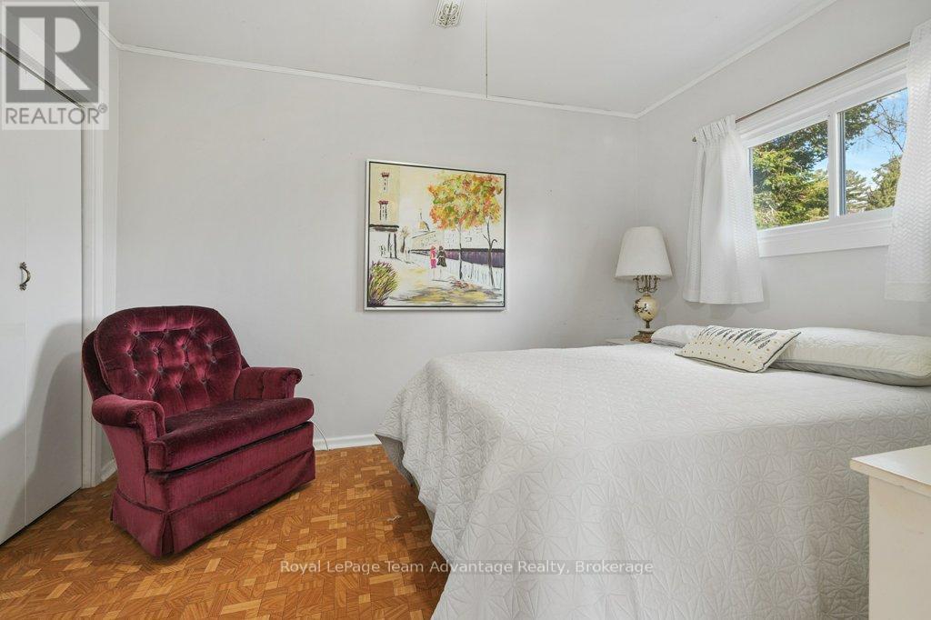 9 Hillcrest Avenue, Parry Sound, Ontario  P2A 1L5 - Photo 12 - X12518426