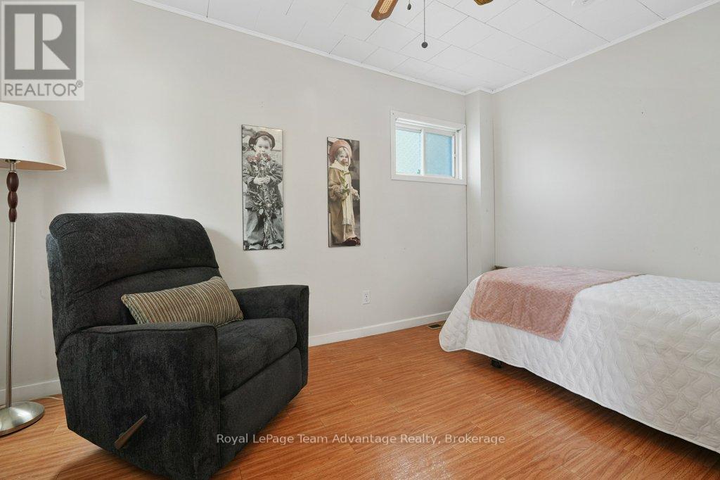 9 Hillcrest Avenue, Parry Sound, Ontario  P2A 1L5 - Photo 16 - X12518426