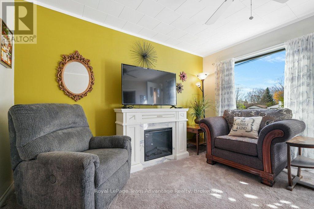 9 Hillcrest Avenue, Parry Sound, Ontario  P2A 1L5 - Photo 9 - X12518426