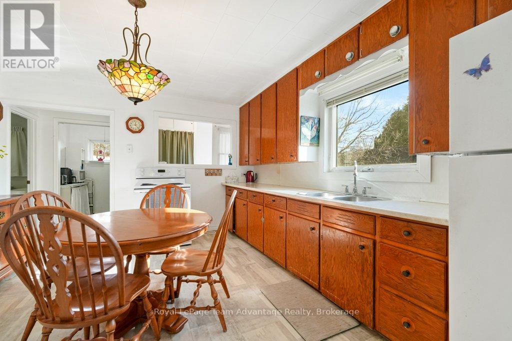 9 Hillcrest Avenue, Parry Sound, Ontario  P2A 1L5 - Photo 7 - X12518426