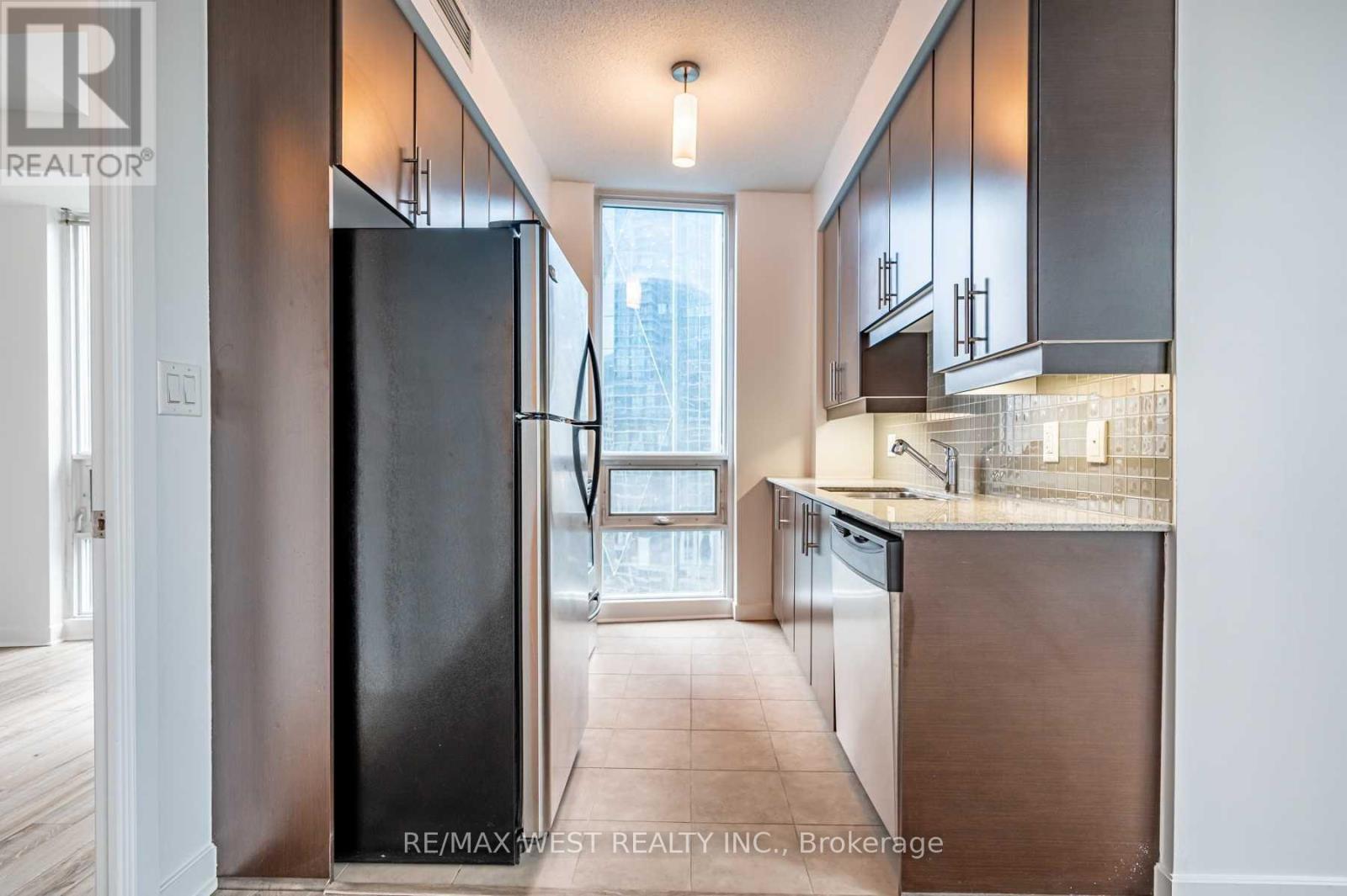 1605 - 18 Harbour Street N, Toronto, Ontario  M5J 2Z6 - Photo 11 - C12542252