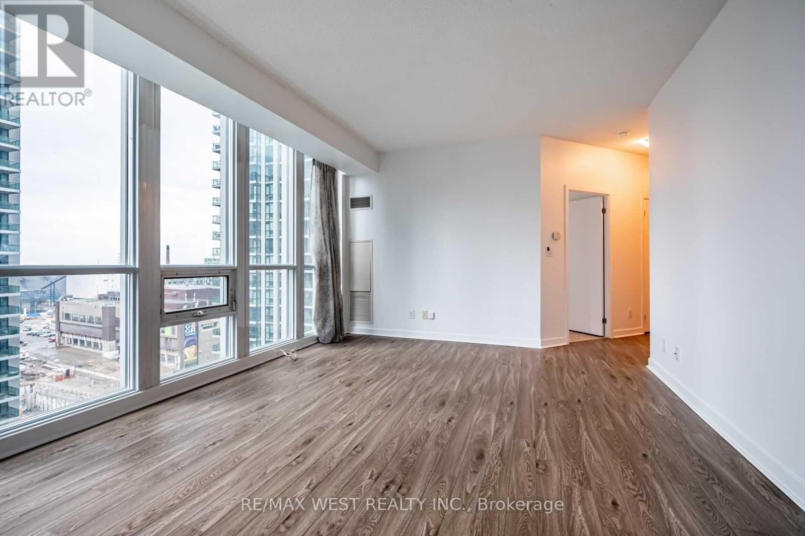 1605 - 18 Harbour Street N, Toronto, Ontario  M5J 2Z6 - Photo 12 - C12542252