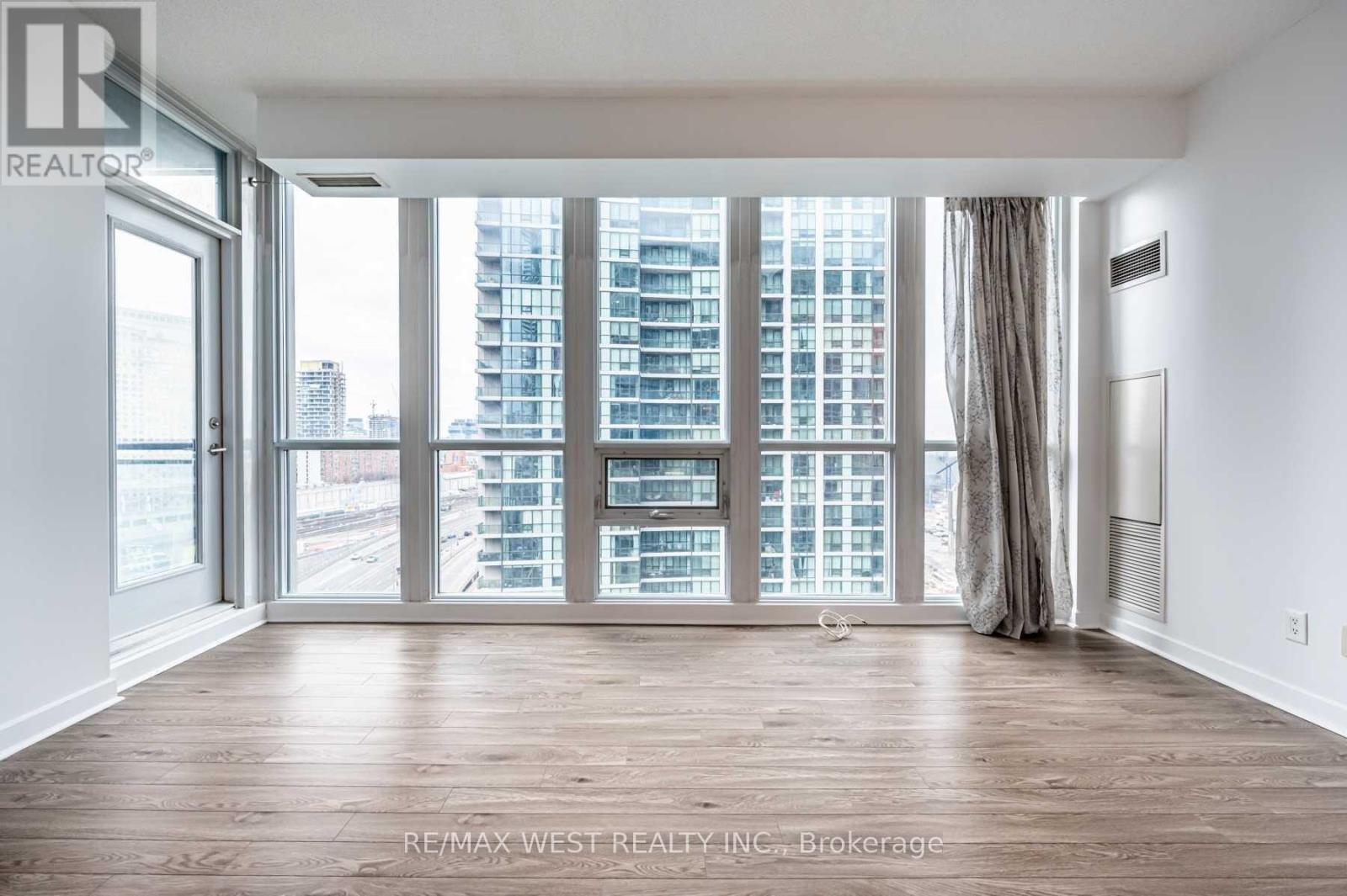 1605 - 18 Harbour Street N, Toronto, Ontario  M5J 2Z6 - Photo 13 - C12542252