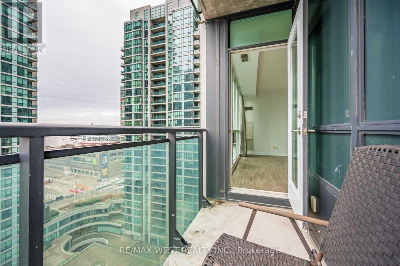 1605 - 18 Harbour Street N, Toronto, Ontario  M5J 2Z6 - Photo 16 - C12542252