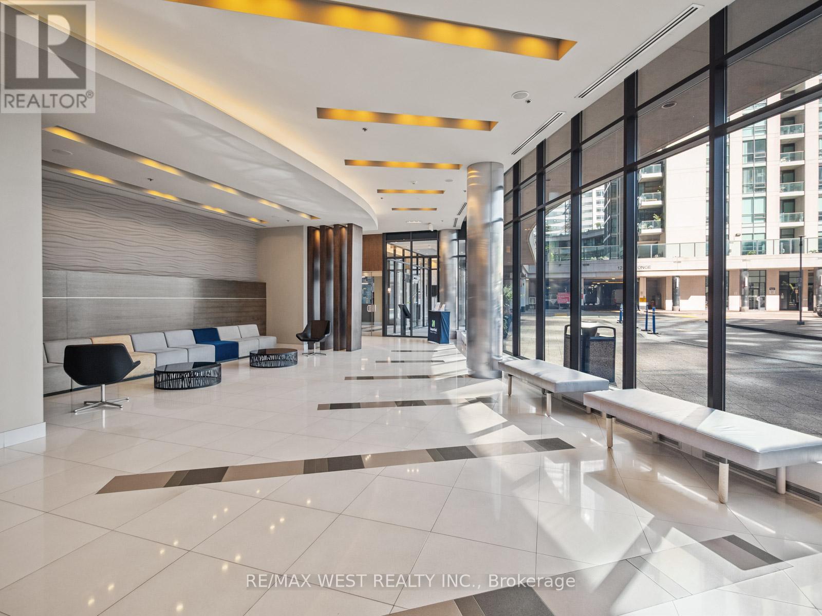 1605 - 18 Harbour Street N, Toronto, Ontario  M5J 2Z6 - Photo 3 - C12542252