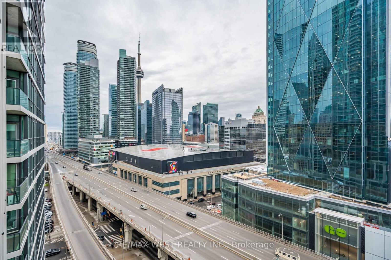 1605 - 18 Harbour Street N, Toronto, Ontario  M5J 2Z6 - Photo 8 - C12542252