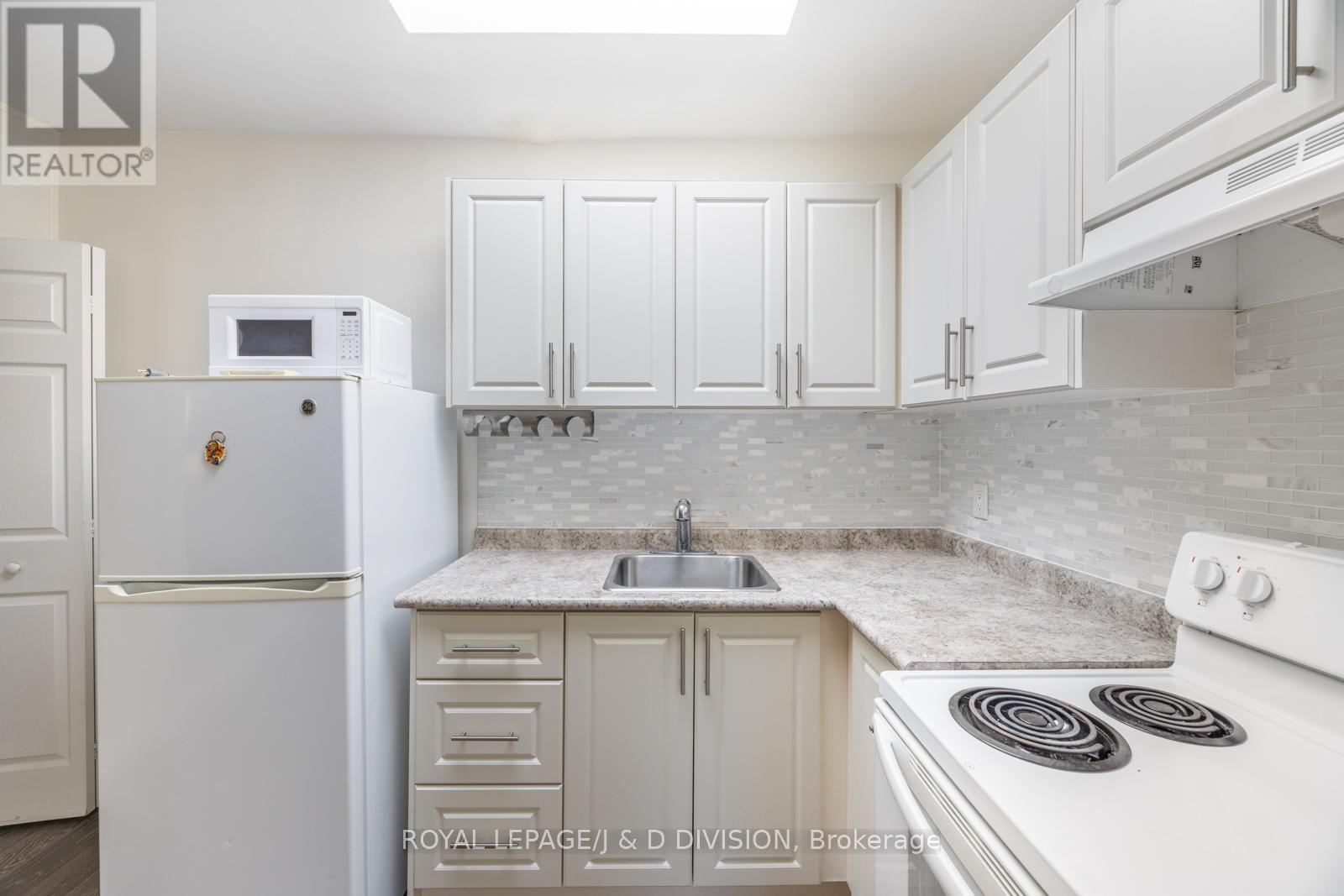 2 - 351 Melrose Avenue, Toronto, Ontario  M5M 3Y8 - Photo 12 - C12542292