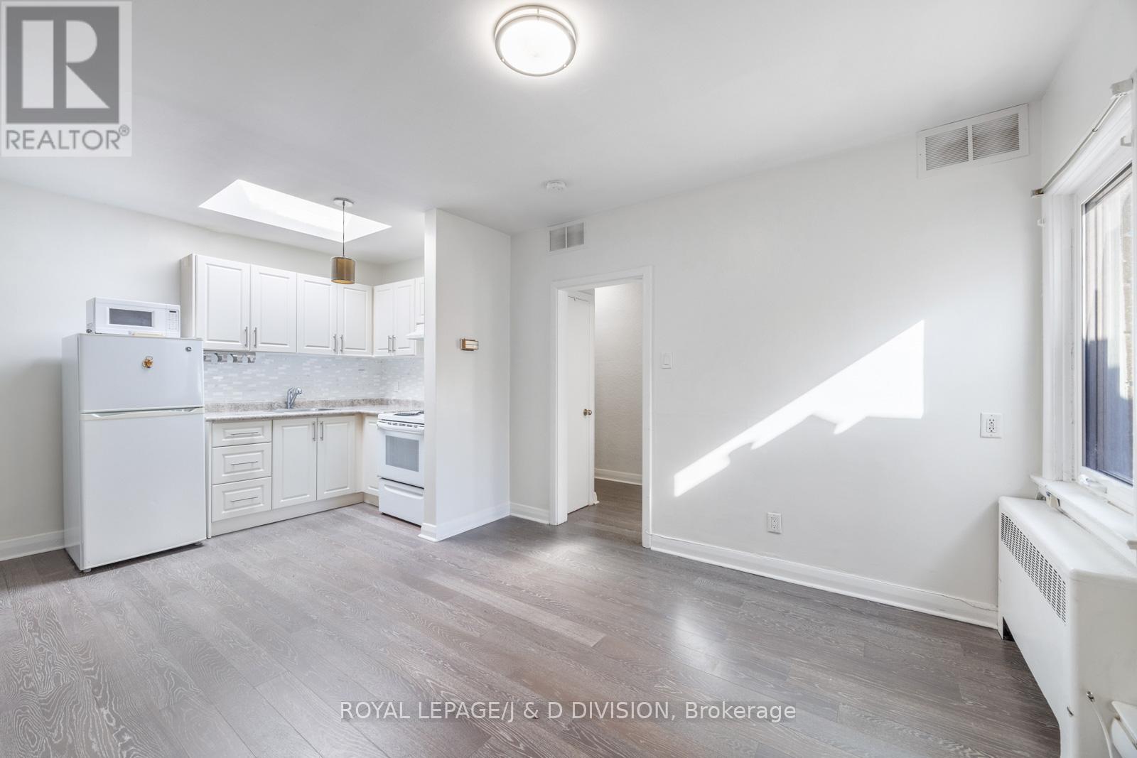 2 - 351 Melrose Avenue, Toronto, Ontario  M5M 3Y8 - Photo 8 - C12542292