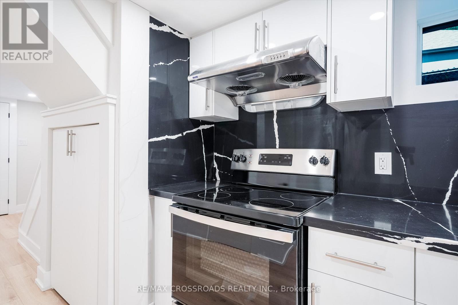 21 Karnwood Drive, Toronto, Ontario  M1L 2Z4 - Photo 8 - E12542192