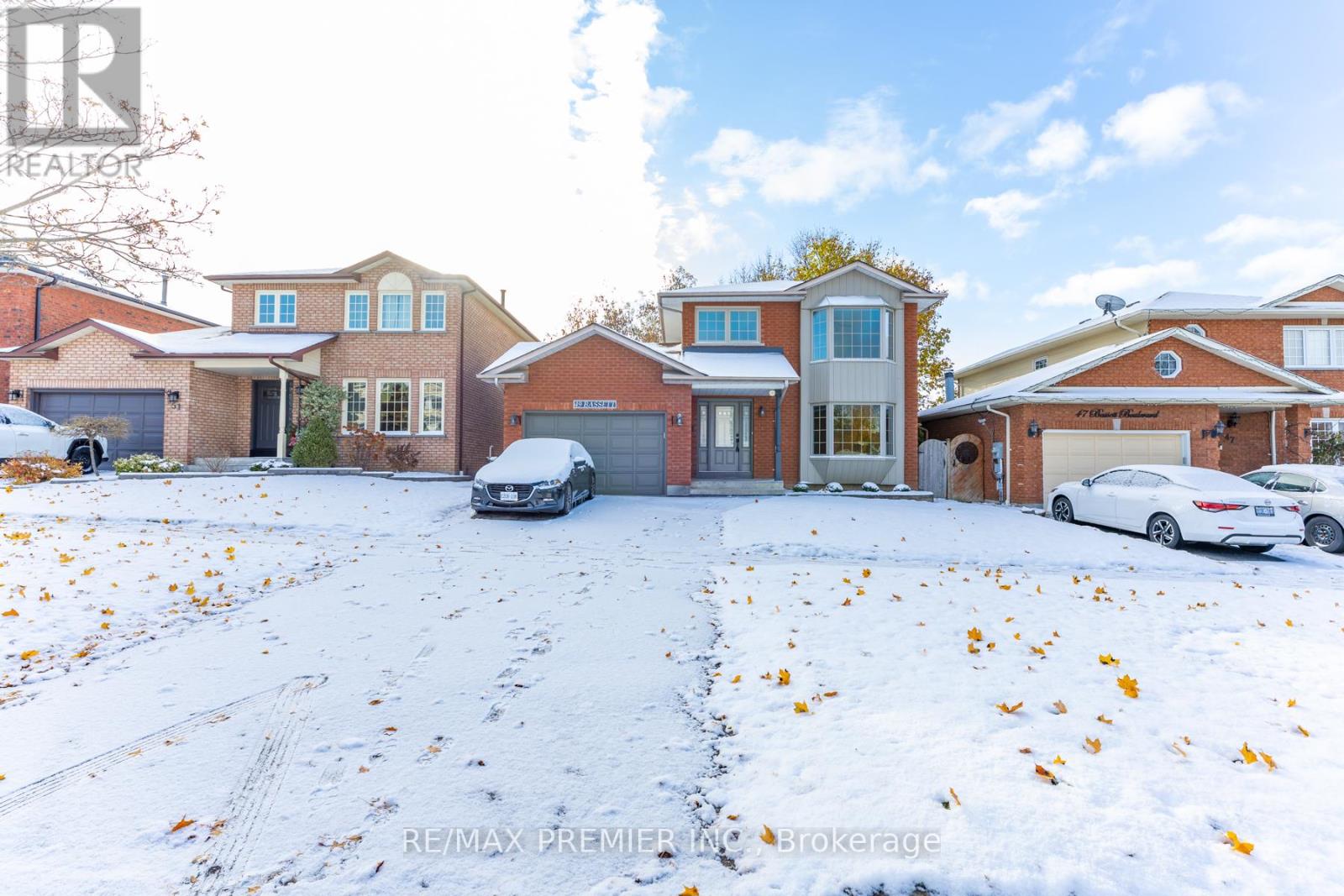 MAIN - 49 BASSETT BOULEVARD, Whitby, Ontario