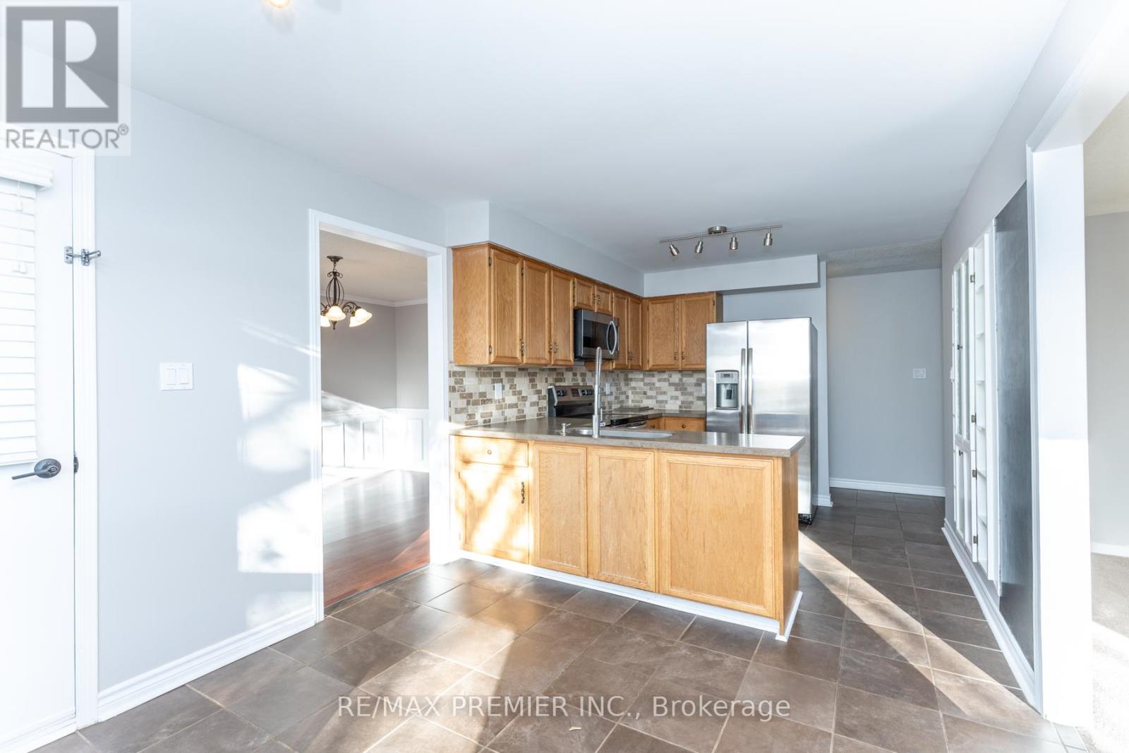 Main - 49 Bassett Boulevard, Whitby, Ontario  L1N 8N5 - Photo 11 - E12542218