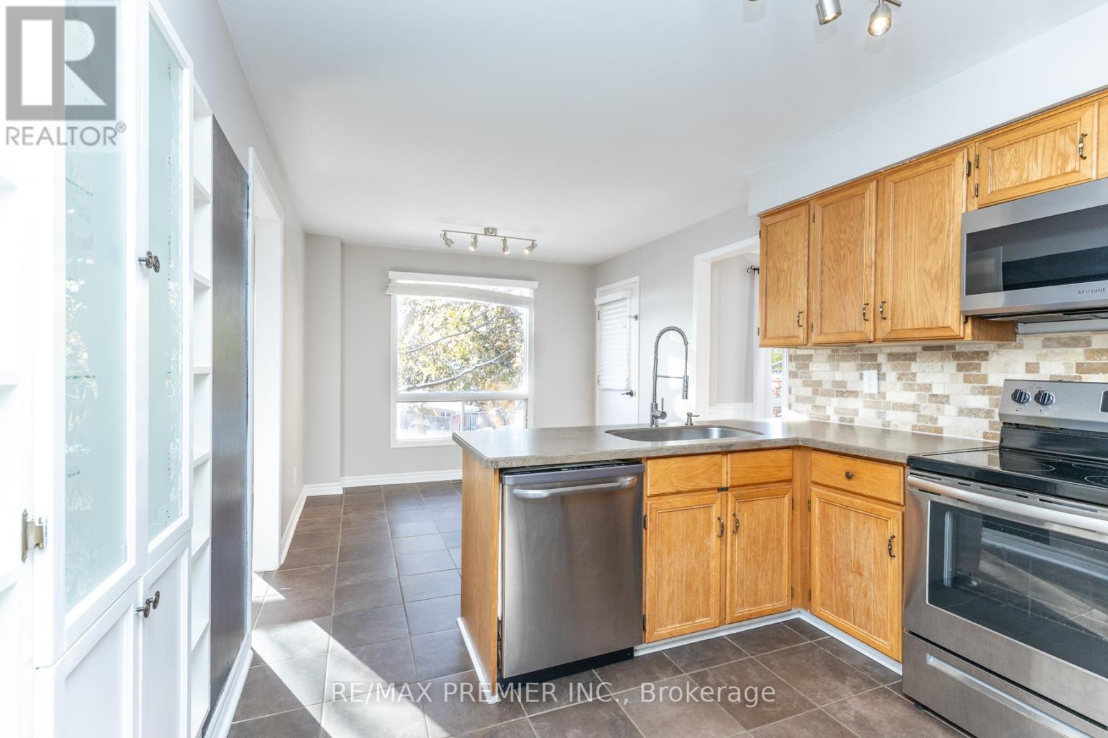 Main - 49 Bassett Boulevard, Whitby, Ontario  L1N 8N5 - Photo 12 - E12542218