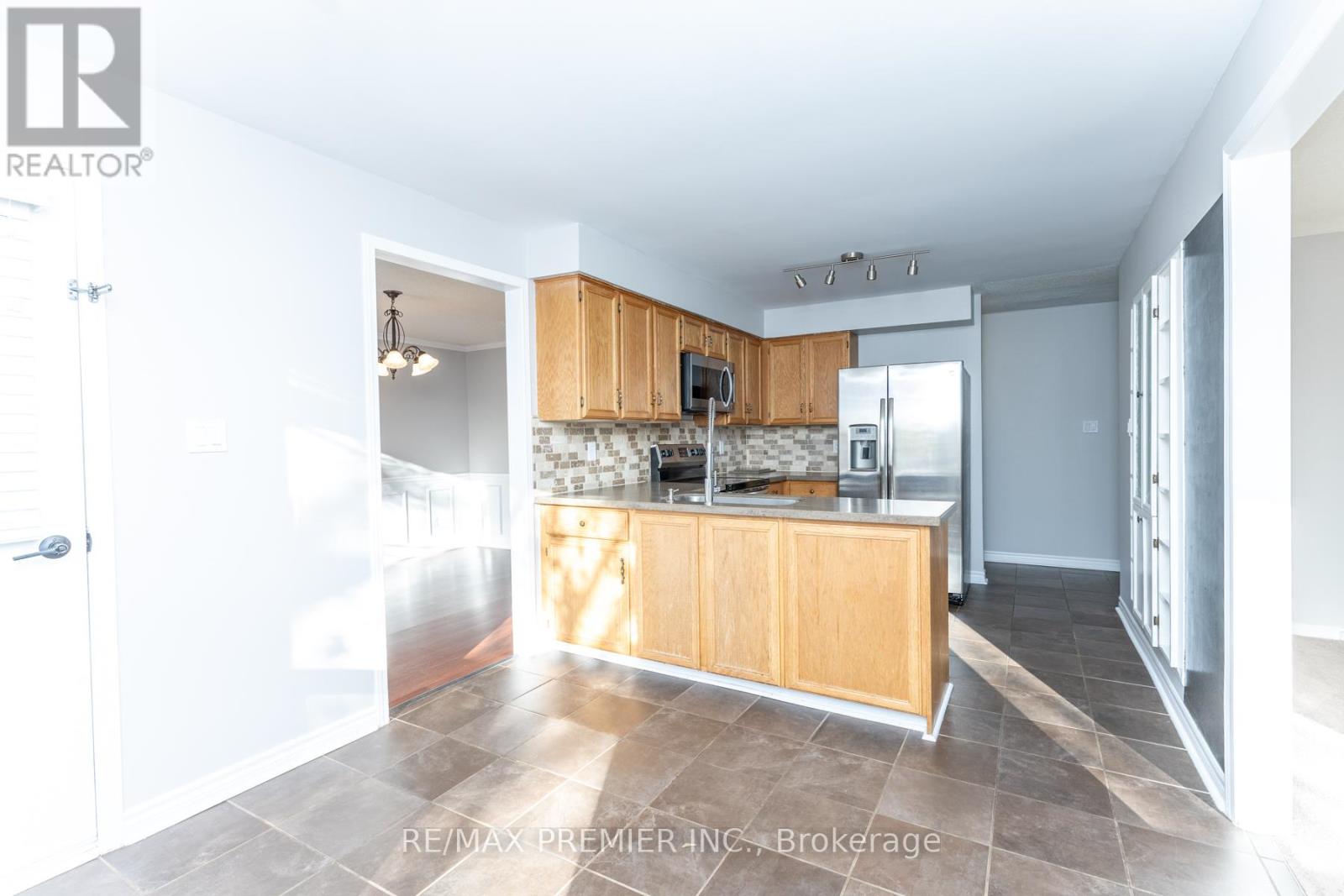 Main - 49 Bassett Boulevard, Whitby, Ontario  L1N 8N5 - Photo 13 - E12542218