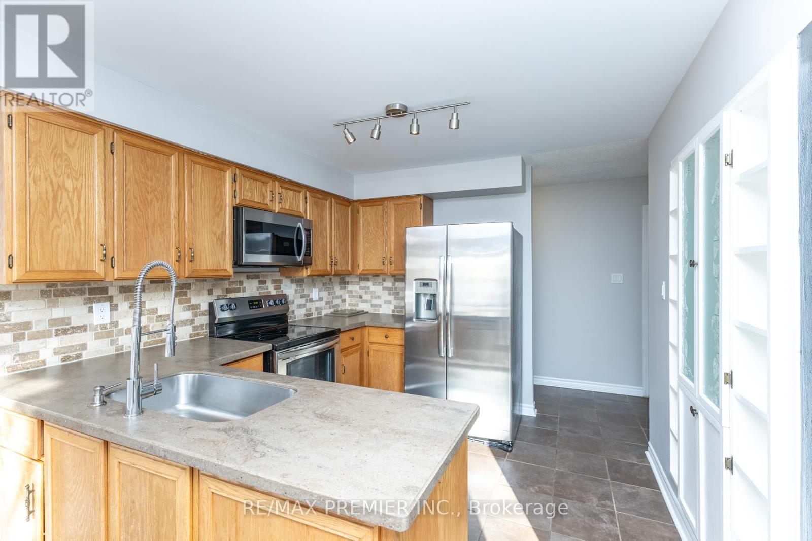 Main - 49 Bassett Boulevard, Whitby, Ontario  L1N 8N5 - Photo 14 - E12542218