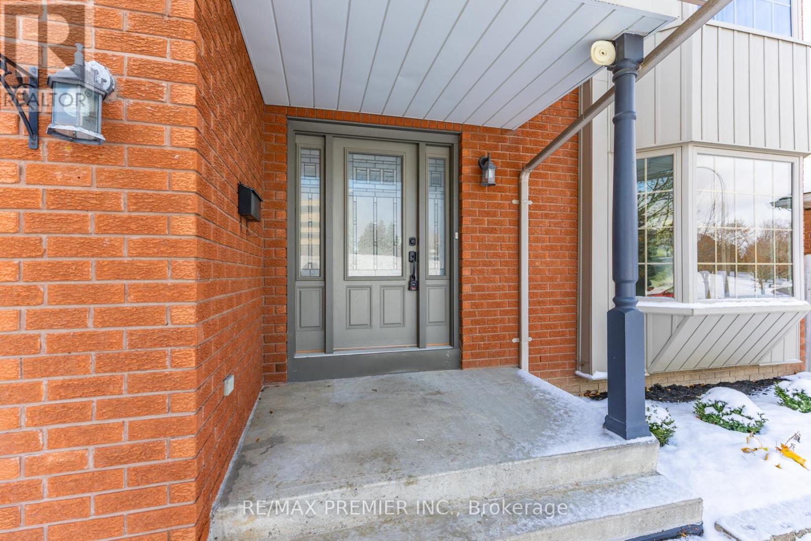 Main - 49 Bassett Boulevard, Whitby, Ontario  L1N 8N5 - Photo 3 - E12542218