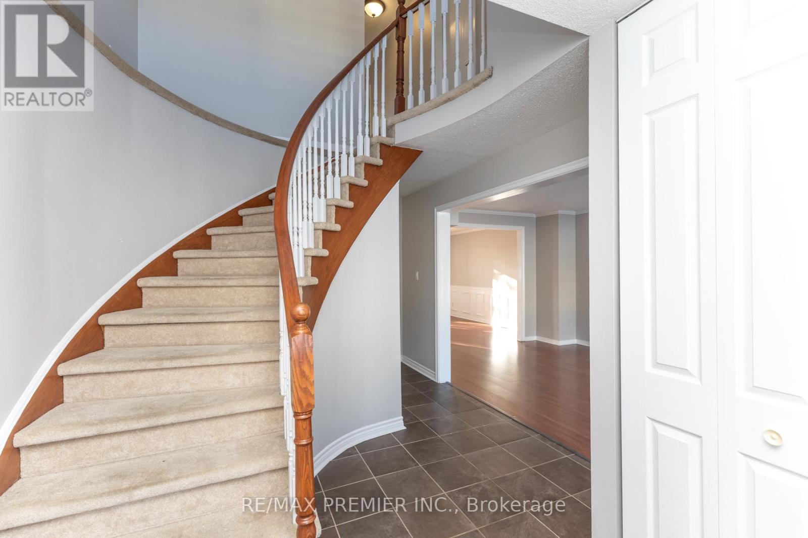 Main - 49 Bassett Boulevard, Whitby, Ontario  L1N 8N5 - Photo 5 - E12542218