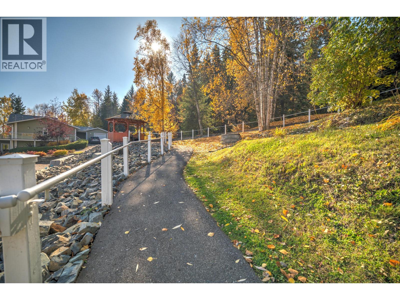 6373 Hillcrest Place, Prince George, British Columbia  V2N 5R1 - Photo 4 - R3067161