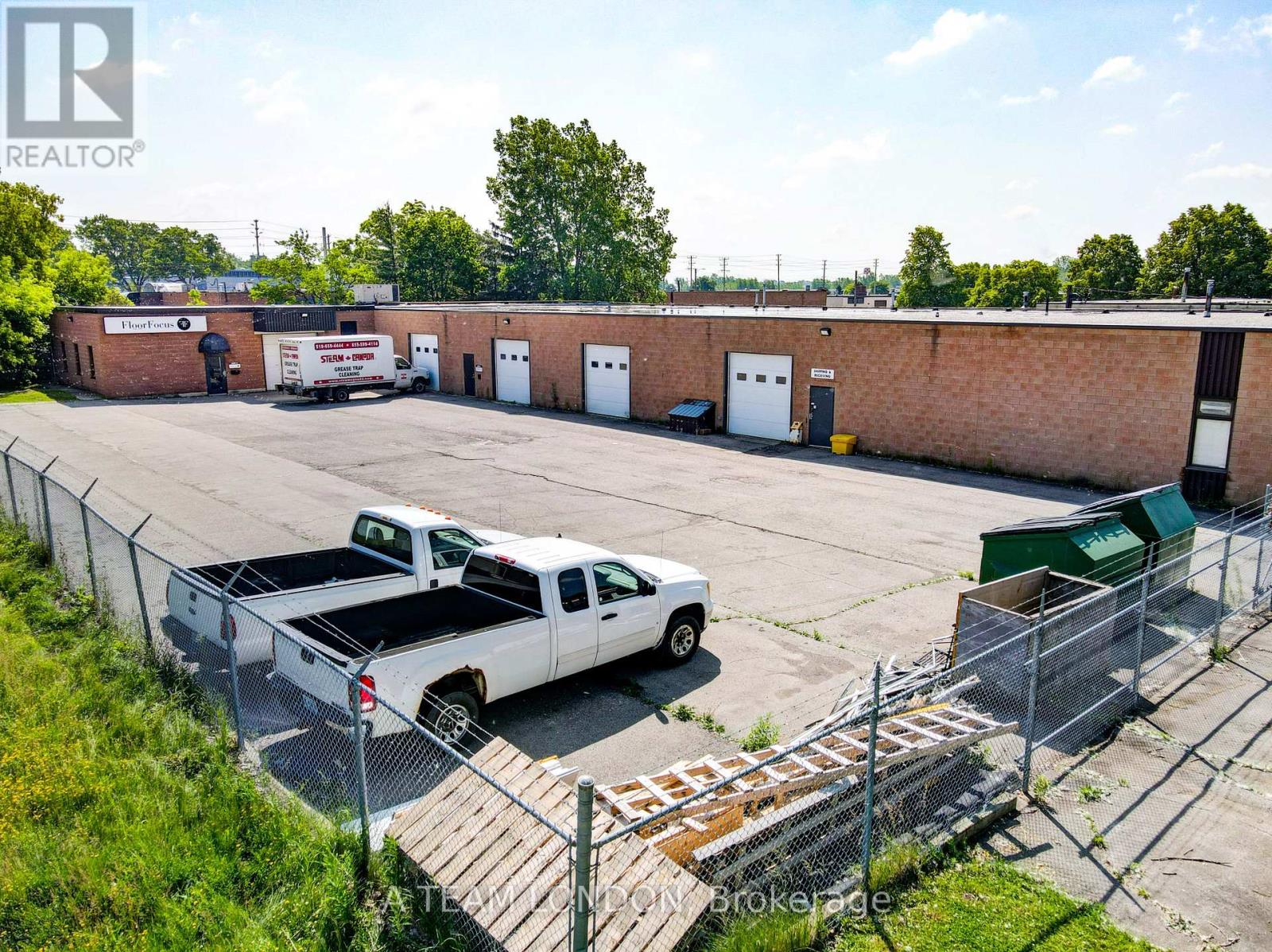 Unit 4 - 147 Stronach Crescent, London East, Ontario  N5V 3G5 - Photo 5 - X12542306