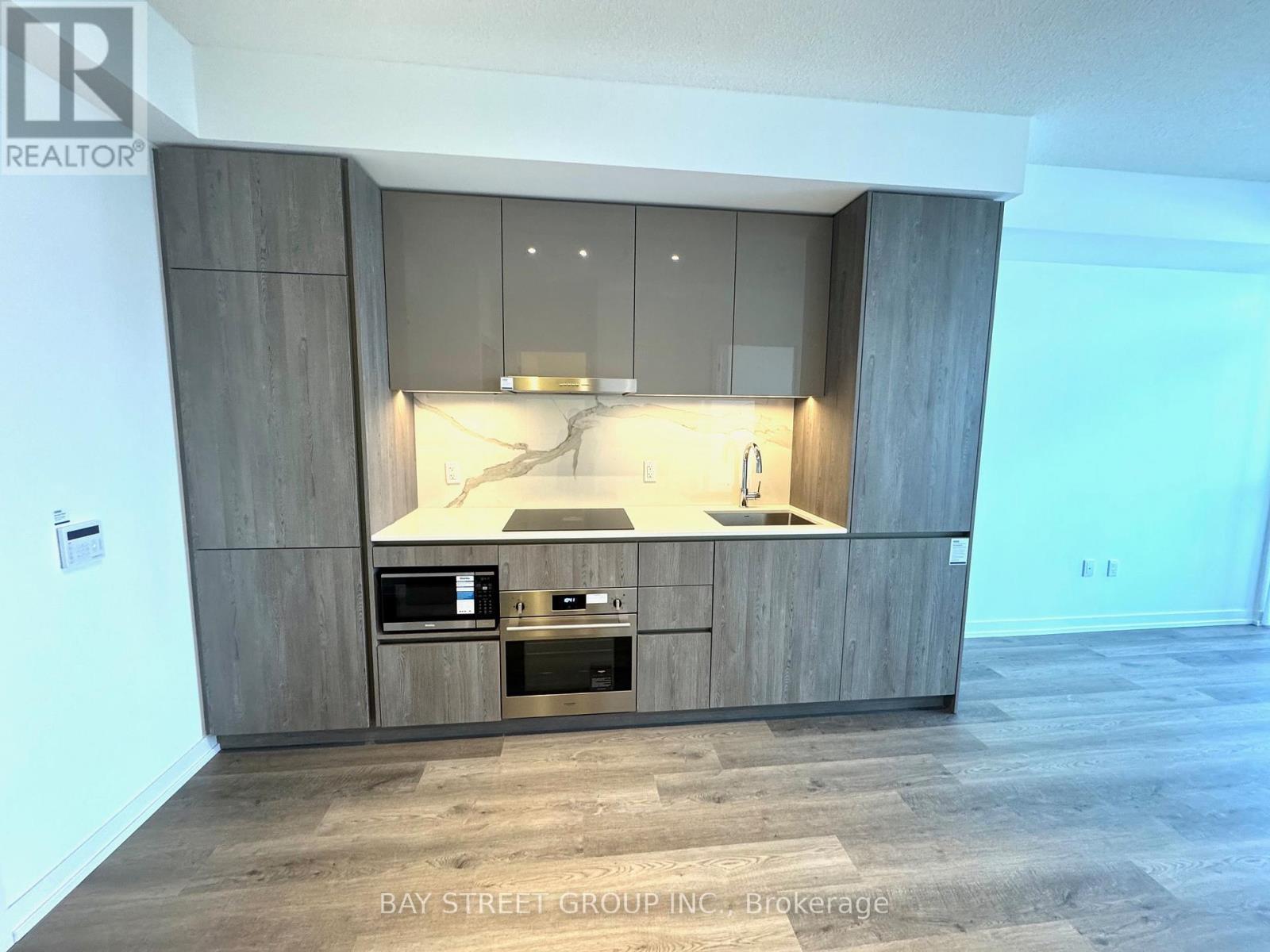 1205 - 8 Interchange Way, Vaughan, Ontario  L4K 0R2 - Photo 1 - N12542282