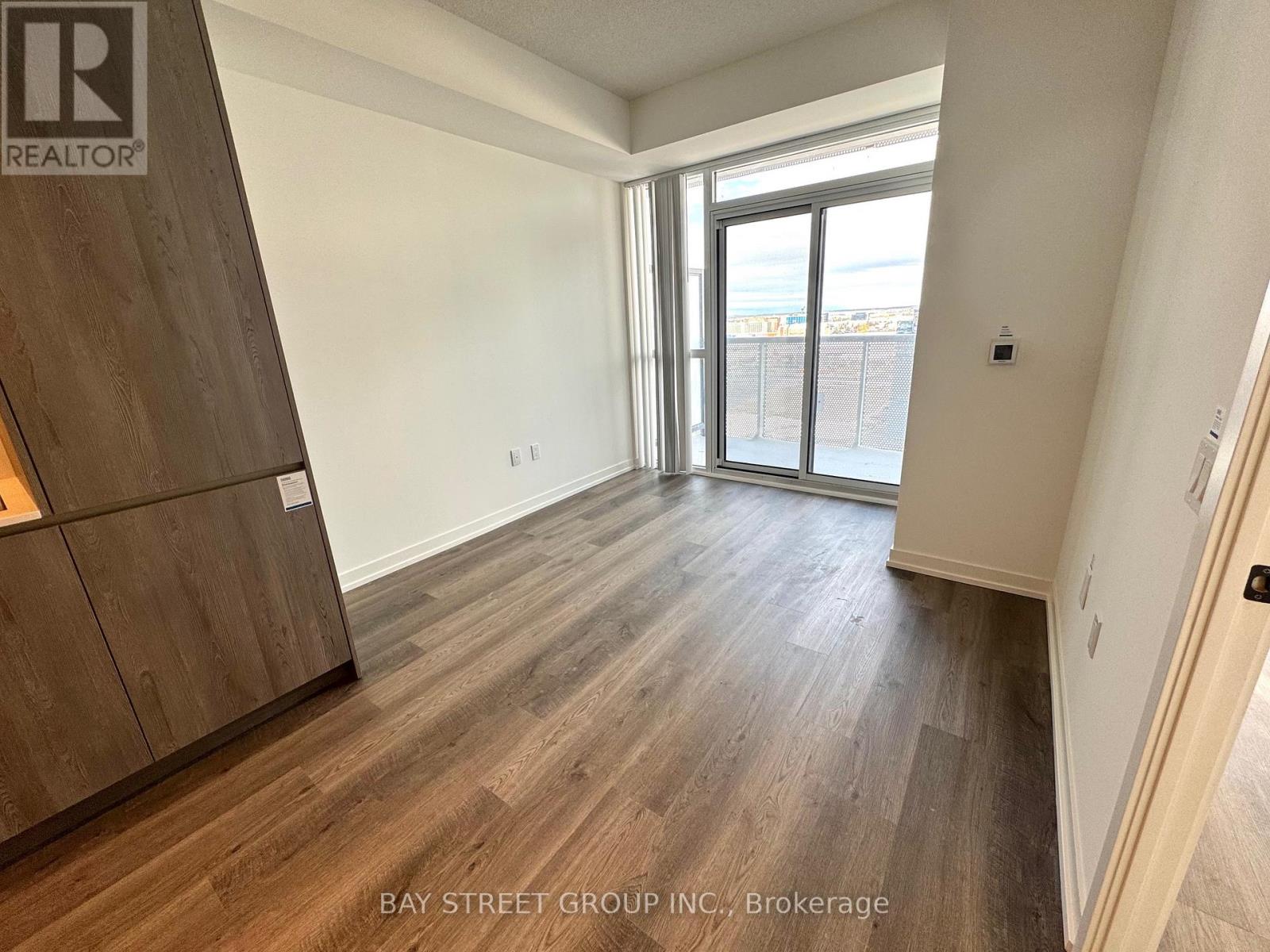 1205 - 8 Interchange Way, Vaughan, Ontario  L4K 0R2 - Photo 3 - N12542282