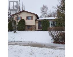 35 Bastedo Cres, Marathon, Ontario