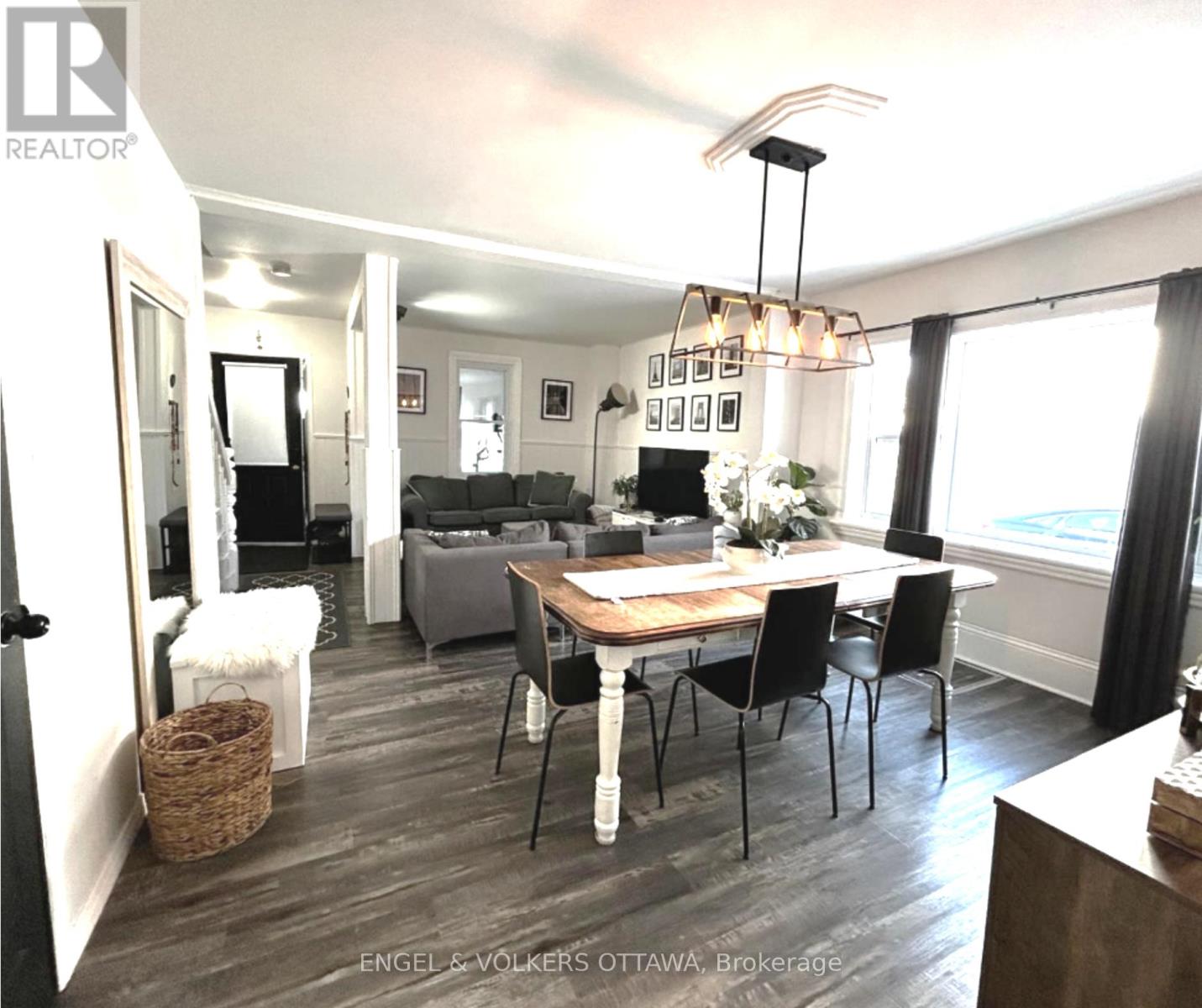 111 Russell Street N, Arnprior, Ontario K7S 2J8 - Photo 2 - X12542388