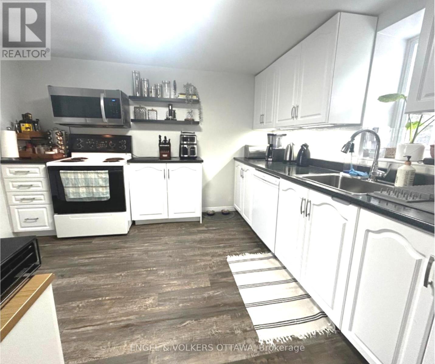 111 Russell Street N, Arnprior, Ontario K7S 2J8 - Photo 4 - X12542388