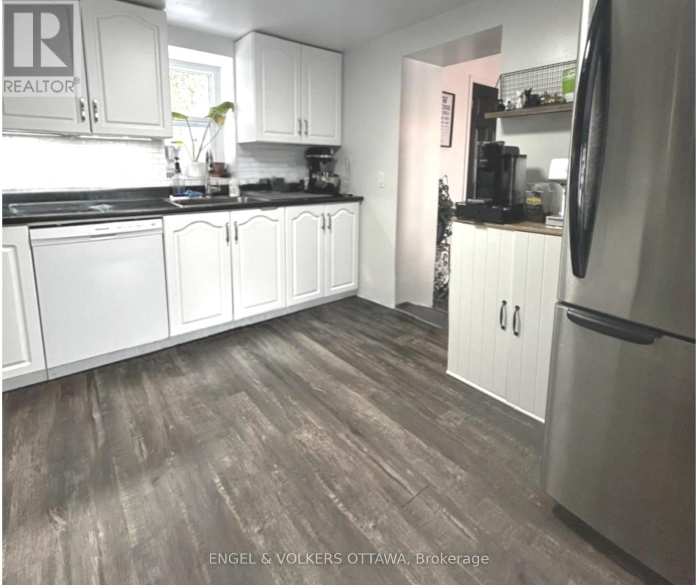 111 Russell Street N, Arnprior, Ontario K7S 2J8 - Photo 5 - X12542388