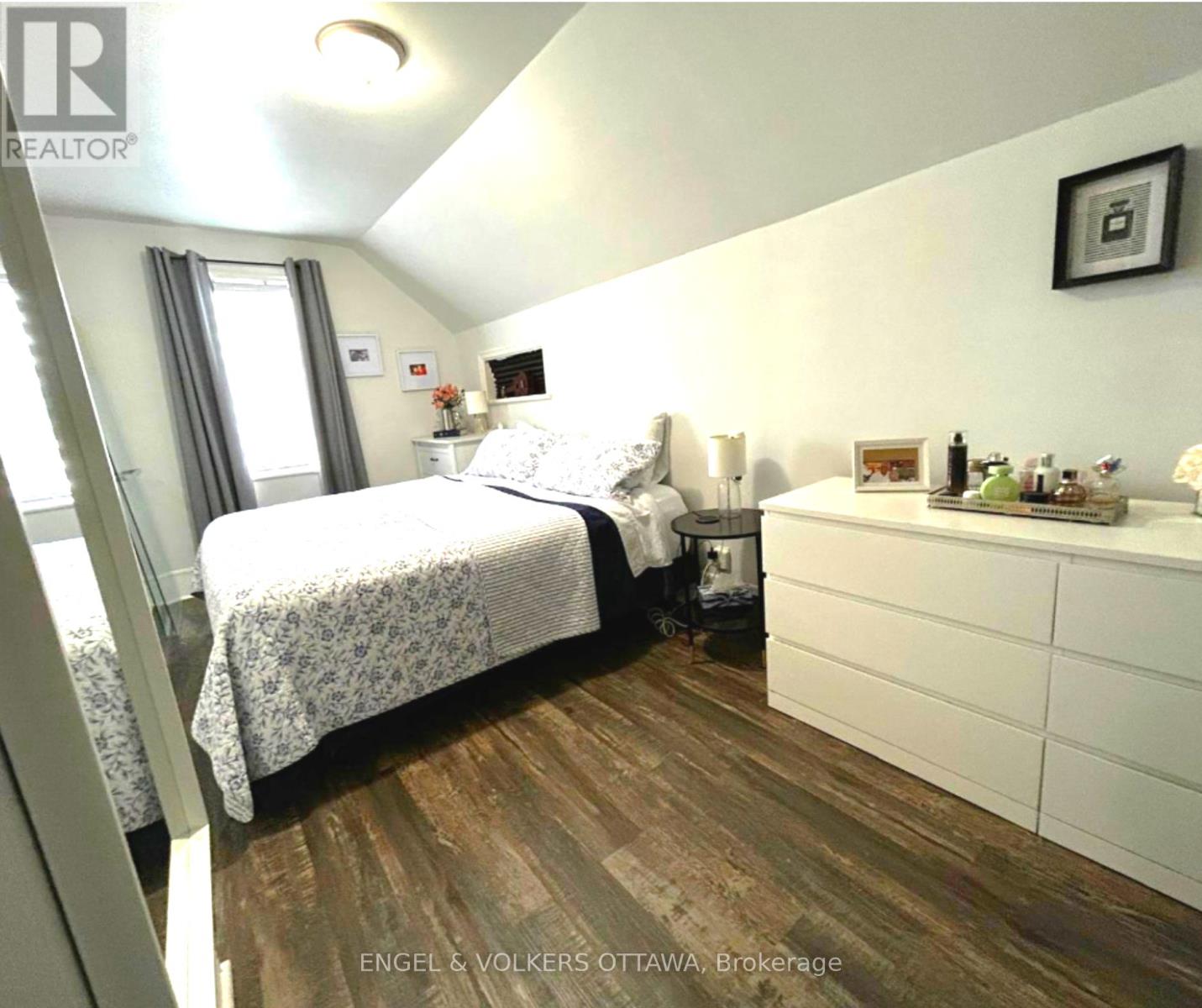 111 Russell Street N, Arnprior, Ontario K7S 2J8 - Photo 7 - X12542388