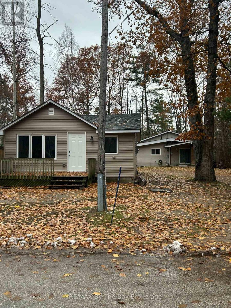 86 30th Street N, Wasaga Beach, Ontario  L9Z 2C8 - Photo 1 - S12542442