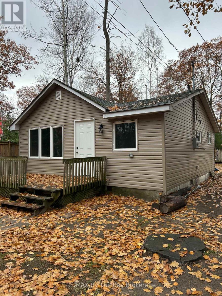 86 30th Street N, Wasaga Beach, Ontario  L9Z 2C8 - Photo 2 - S12542442