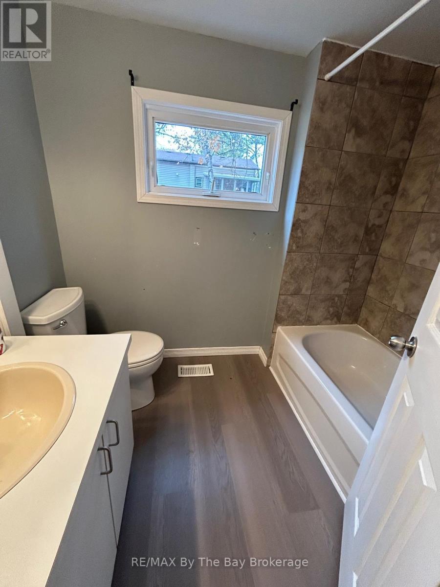 86 30th Street N, Wasaga Beach, Ontario  L9Z 2C8 - Photo 9 - S12542442