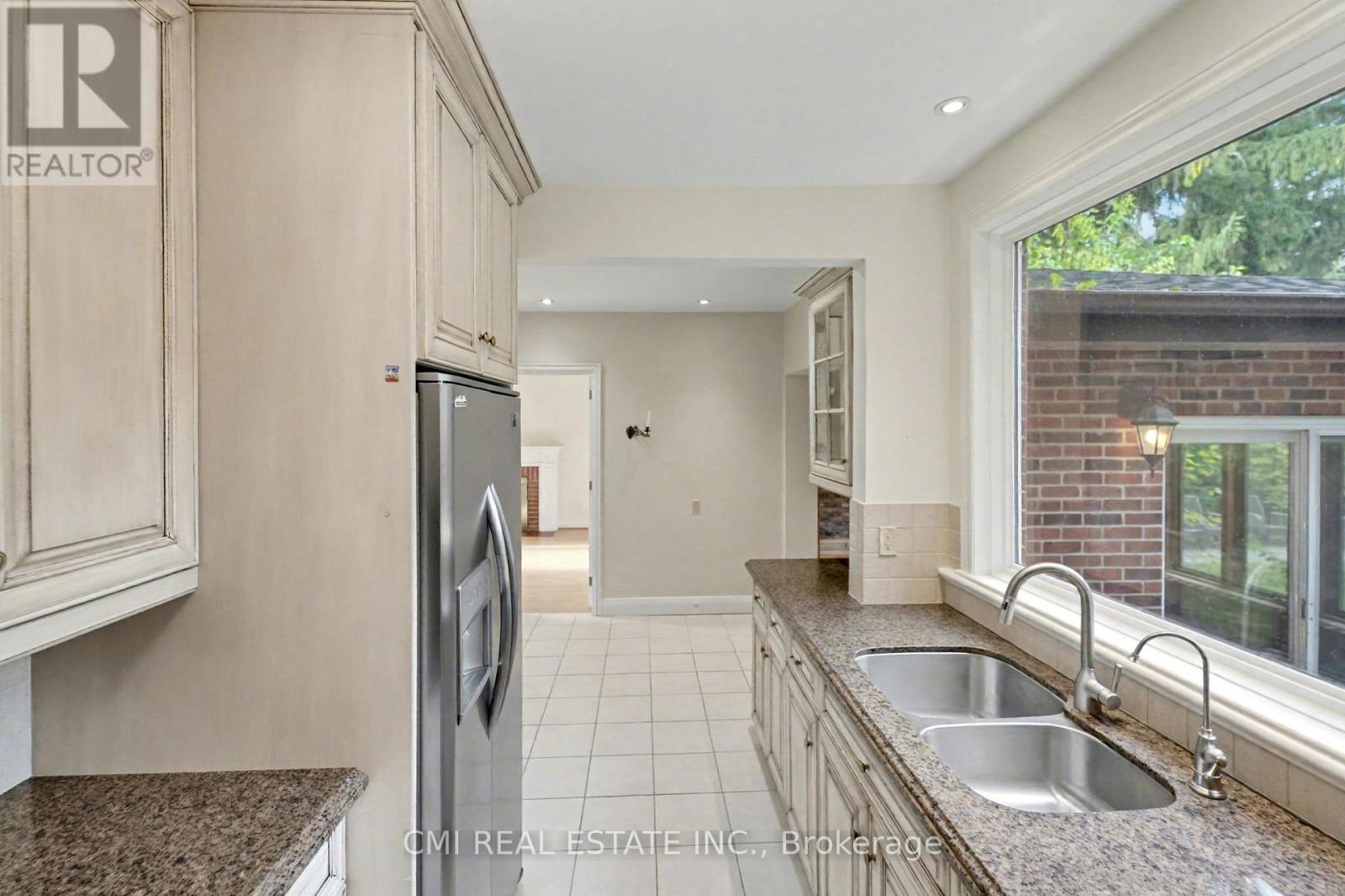 2317 Lakeshore Road, Burlington, Ontario  L7R 1B3 - Photo 13 - W12542228