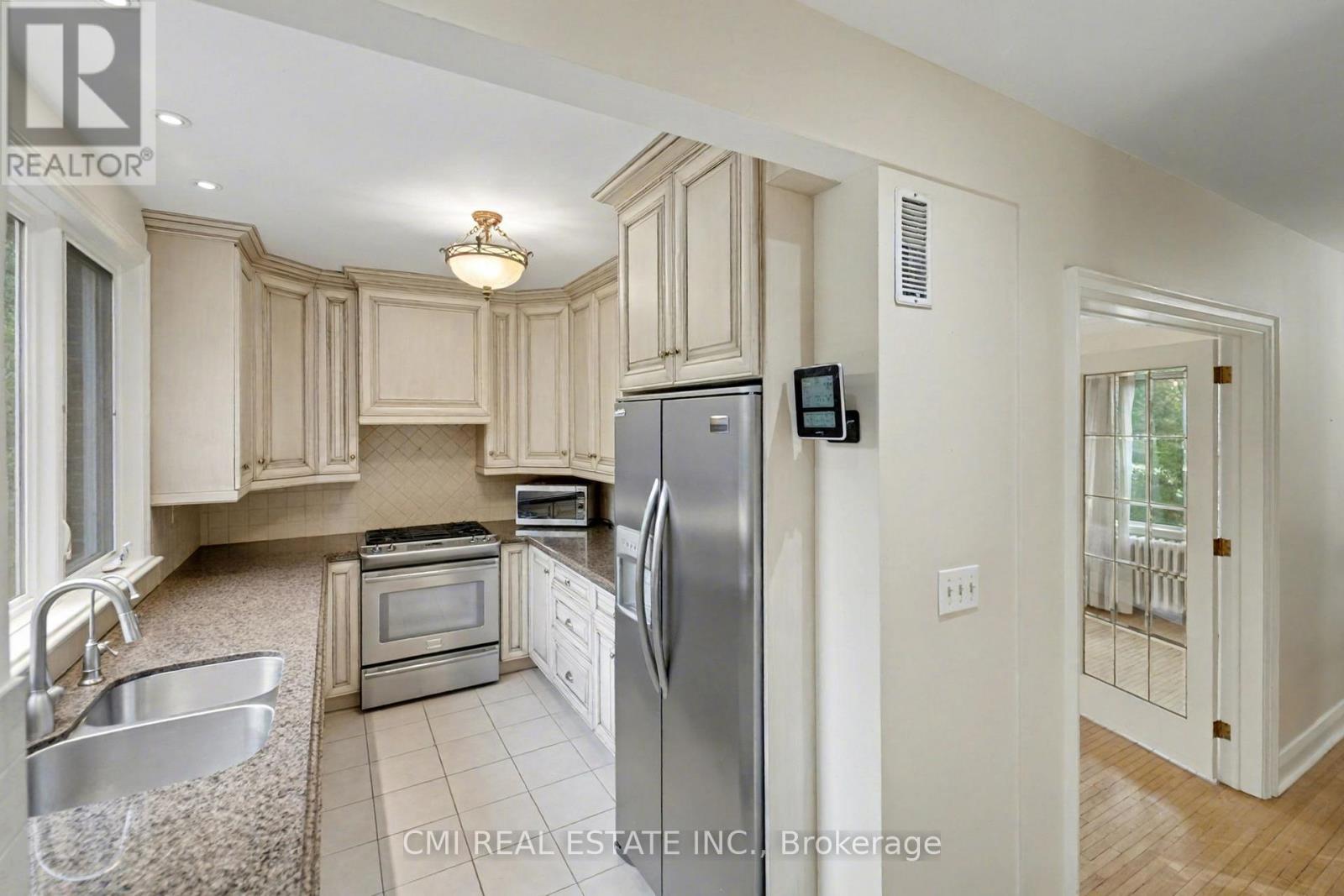 2317 Lakeshore Road, Burlington, Ontario  L7R 1B3 - Photo 15 - W12542228