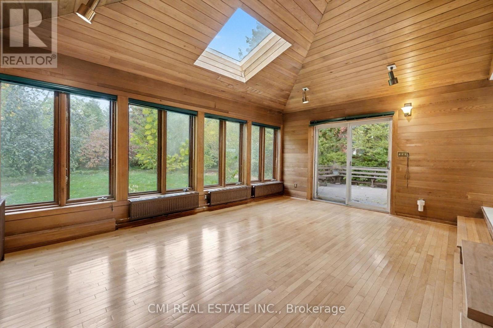 2317 Lakeshore Road, Burlington, Ontario  L7R 1B3 - Photo 19 - W12542228