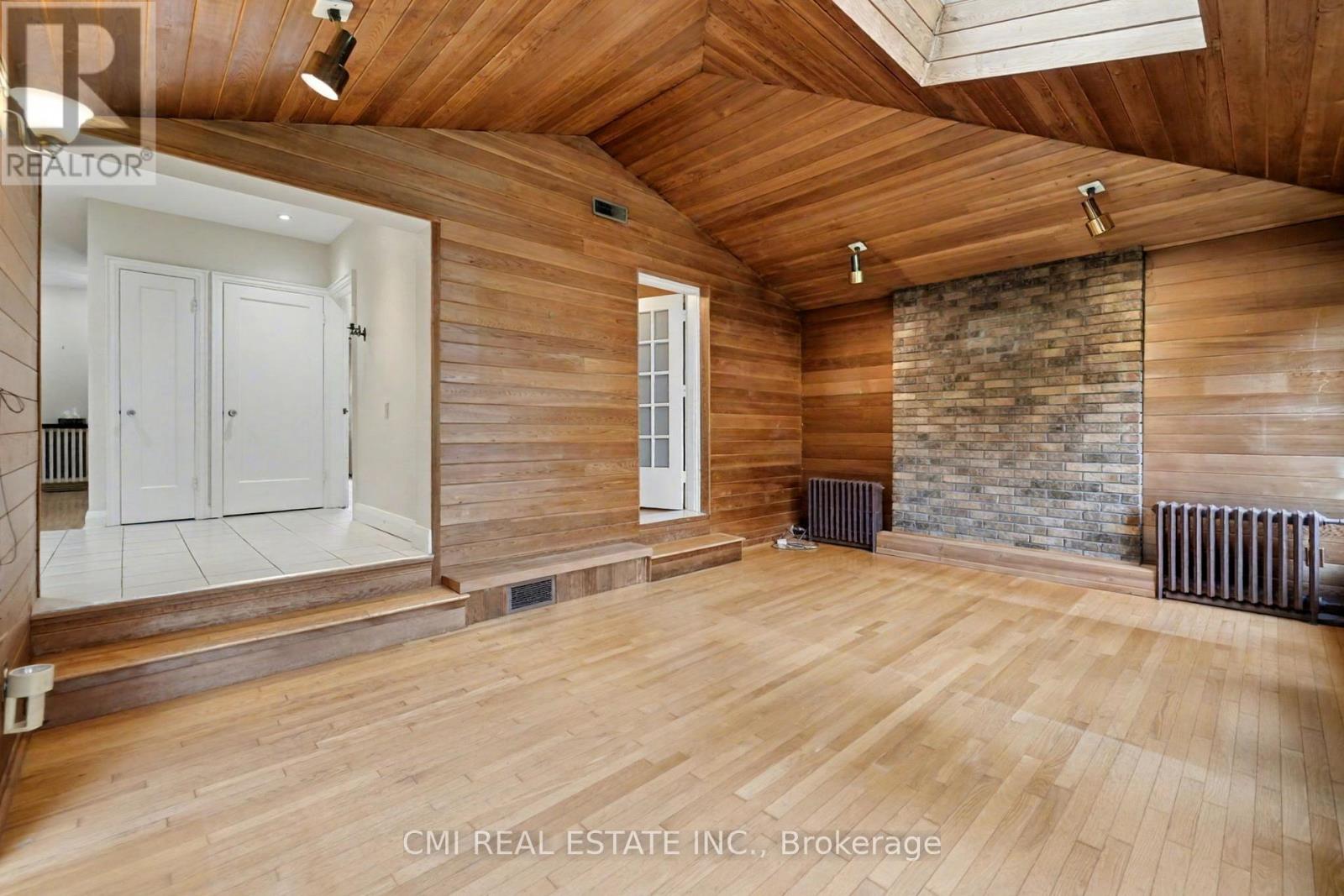 2317 Lakeshore Road, Burlington, Ontario  L7R 1B3 - Photo 20 - W12542228