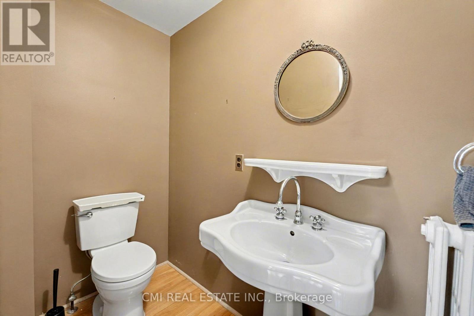 2317 Lakeshore Road, Burlington, Ontario  L7R 1B3 - Photo 22 - W12542228